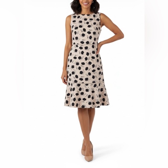 Ann Taylor Dresses & Skirts - Ann Taylor Sleeveless Floral Tiered Flare Dress Nude and Black flowers Sz 6